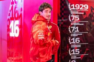 Ferrari - Leclerc cáfolja a Ferrari-feszültséget: „Teljesen egy irányba húzunk Elkannnal"