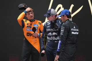 McLaren - Verstappen Norrisról: "Annyira aggódott a tükrök miatt, hogy elfelejtett fékezni"