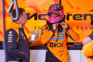 McLaren - Piastri nehezen tudta felmérni a McLaren tempóját a megszakításokkal teli Las Vegas-i első nap