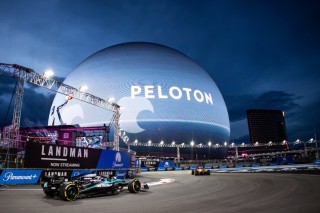 Mercedes - Russellé az FP3-as főpróba Las Vegasban, a McLaren padlót fogott!