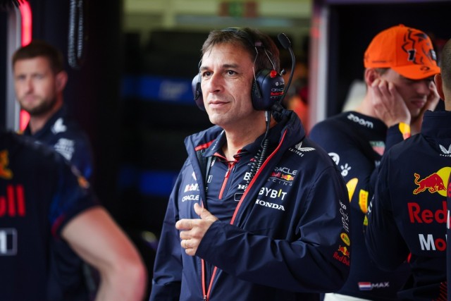  és  - Wache: A Red Bull küzd a gumikkal Brazíliában