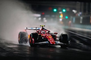 Ferrari - Videón a pillanat, amikor Hamilton magával vitte a végzetesnek bizonyuló bóját