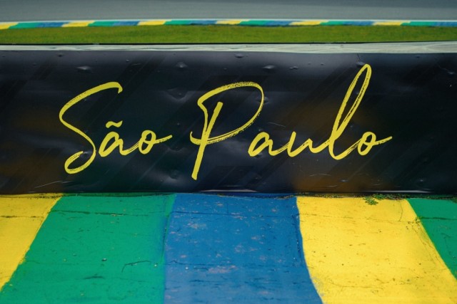 Friss hírek érkeztek a Brazil Nagydíjon súlyos balesetet szenvedő versenyzőről (videó)