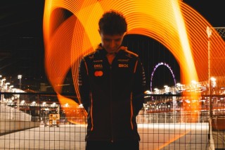 McLaren - Lando Norris nagyon menő sisakkal ünnepli 150. nagydíját