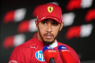 Ferrari - Hamilton egyértelmű üzenetet küldött a Ferrari-elnök kritikája után