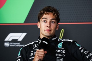 Mercedes - Russell már tudni véli, hogy Verstappen milyen taktikán töri a fejét