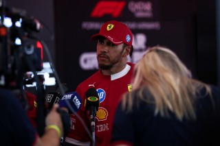 Ferrari - Hamilton megdöbbent Verstappen hajrájától - "Hogy lehet már csak 12 pont a különbség?"