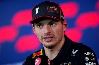 Red Bull Racing - Hamilton és Verstappen is lehordta a jelenlegi autókat, jött is az FIA válasza