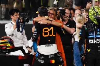 McLaren - Egy helyszíni fotós szerint az FIA mentette meg Piastrit a kellemetlenségtől Abu-Dzabiban
