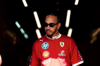 Ferrari - Lewis Hamiltonnak még ez is jól áll