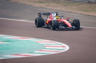 Ferrari - Látványos videón, ahogy Hamilton az aktív aerodinamikai elemeket teszteli