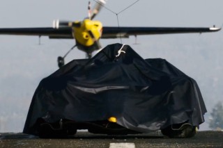 Red Bull Racing - Hajszálon múlt a Red Bull új autóbemutatója – majdnem baleset lett belőle (videó)