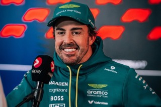 Aston Martin - Apa lett, borzalmas az autója, mégis meglepő döntést hozott Alonso