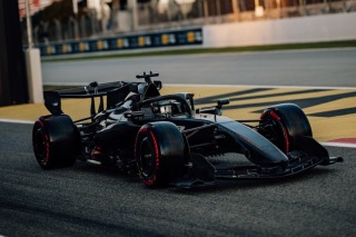 Russell: Nem szépségversenyen vagyunk, de Newey Aston Martinja lenyűgöző