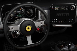 Kiakadtak az emberek a Ferrari első elektromos autójának utasterén (fotók)