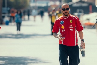 Ferrari - Lewis Hamilton fagyos választ adott a Ferrari elrontott taktikája után