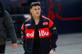 Red Bull Racing - Hadjar nem talál magyarázatot a sanghaji lemaradásra