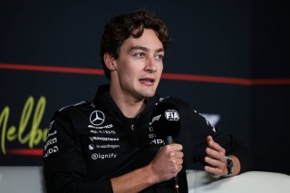 Mercedes - Russell szerint a Ferrari az intő példa arra, miért nem szabad hátradőlni