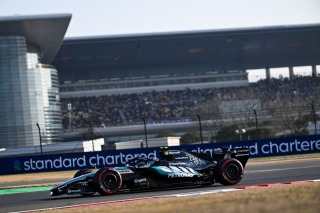 Russell drámája után történelmi Antonelli-pole Kínában, a Ferrarik ezúttal közelebb