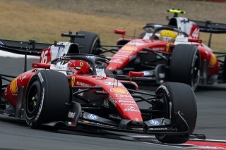 Ferrari - Hiába a nagy fejlesztések a Ferrarinál, Leclerc szerint hátrányban vannak