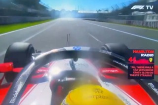 Ferrari - Hamilton óriásit mentett, a frász törte ki a rajongókat a szabadedzésen (videó)