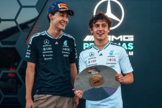 Mercedes - Ilyen luxus magángéppel érkezett meg Antonelli és Russell Kanadába (videó)