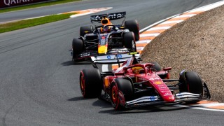 Red Bull Racing - Gőzerővel készül a folytatásra a mezőny: Verstappen és a Ferrari is bevetette az idei autóját