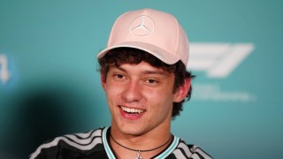 Mercedes - Antonelli több mint száz rajtot gyakorolt, de a megoldás még várat magára
