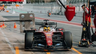 Ferrari - Hamilton megint legyőzhette volna Leclerc-t, de a Ferrari beállítása közbeszólt