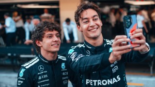 Mercedes - Wolff engedi a belső pszichoharcot, nem csillapítja Russellt és Antonellit