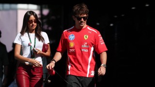 Ferrari - Miért büntették meg Leclerc-t, ha nem a saját hibájából egyenesítette ki a kanyarokat?