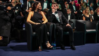 Red Bull Racing - Nyaralós fotók jelentek meg a fülig szerelmes Max Verstappen-ről