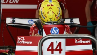 Ferrari - Hamilton a Ferrari szimulátorát hibáztatatja, meglepő helyről kapott támogatást az olaszok versenyzője