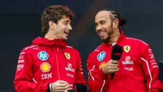 Ferrari - Így még nem láttuk egymásnak feszülni Hamiltont és Leclerc-t a Ferrarinál