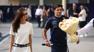 Williams - Elfogytak a szavak Carlos Sainz Jr. barátnője láttán