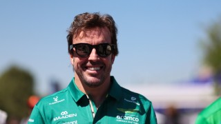 Aston Martin - Fernando Alonso egy olyan autóval jelent meg, amire senki nem számított