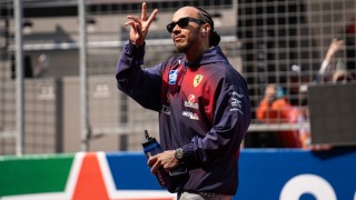 Red Bull Racing - Kettős mércét emlegetnek - bírság nélkül maradt gesztus borzolja a kedélyeket a paddockban