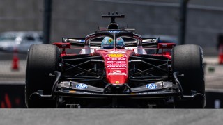 Ferrari - Hamilton kiszúrta a Ferrari gyenge pontját, a sztártervező szerint tényleg van mit keresni az első szárnynál
