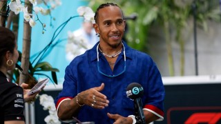 Ferrari - Hamilton hiába javul, Schumacher szerint Leclerc árnyékából nem tud kilépni
