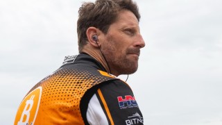 Grosjean különleges gesztussal tiszteleg a tragikusan elhunyt NASCAR-legenda előtt