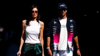 Williams - Európa egyik legszebb nője öltözteti Carlos Sainz Jr-t