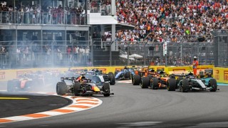 Red Bull Racing - Hajszálon múlt a baleset Miamiban, zseniális reflexekkel mentett Verstappen