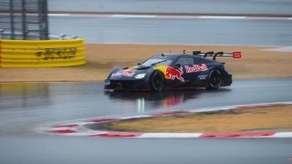 Red Bull Racing - Vizes aszfalton oktatta a helyi GT-profikat Max Verstappen Japánban