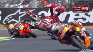 Márquez nagyot bukott és megsérült Le Mans-ban, műtét és kihagyás vár rá (videó)
