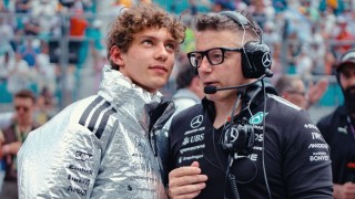 Mercedes - Megkergették Kimi Antonellit a paddockban a győzelme után