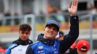 Red Bull Racing - Extra felvételeken Hadjar nagy becsapódása a Monacói Nagydíjról a Red Bullal