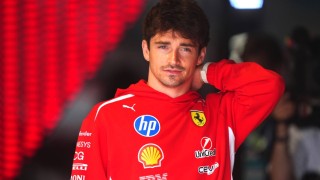 Ferrari - Kiakadt a rádió a miami befutó előtt: Verstappennél és Russellnél is betelt a pohár Leclerc miatt