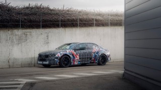 Azonos áron érkezhet az elektromos és a benzines BMW M3
