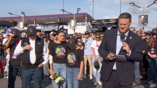Néma csend a rajtrácson, a NASCAR egy emberként búcsúzott a tragikus sorsú bajnoktól (videó)