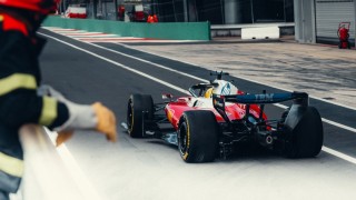 Ferrari - Mindenkit megvezetett a Ferrari Barcelonában, a Mercedes is csak nézett maga elé